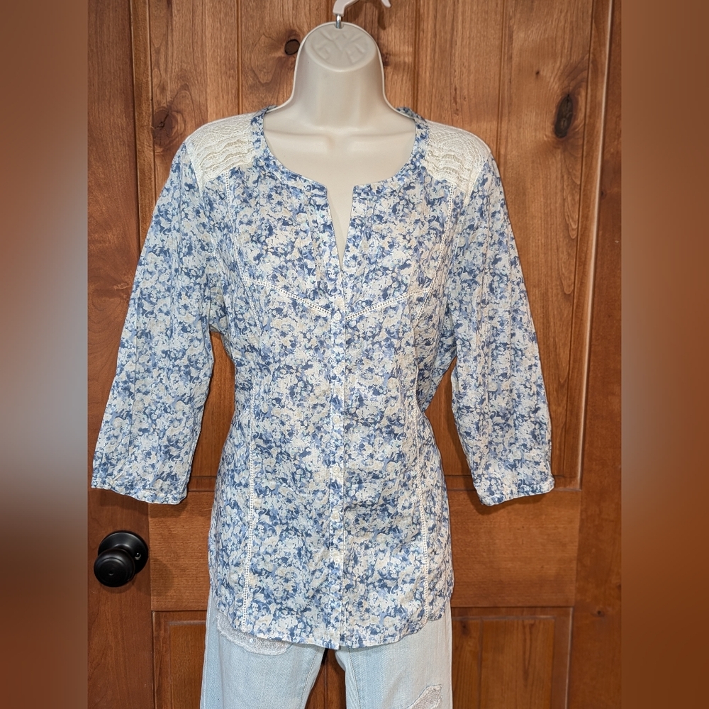 Eddie Bauer Blue and White‎ Floral Top
